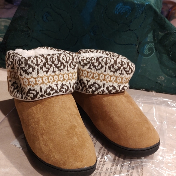 Cozy sweater slipper booties by Avon are perfect for casual occasions L 9-10 - Picture 7 of 8